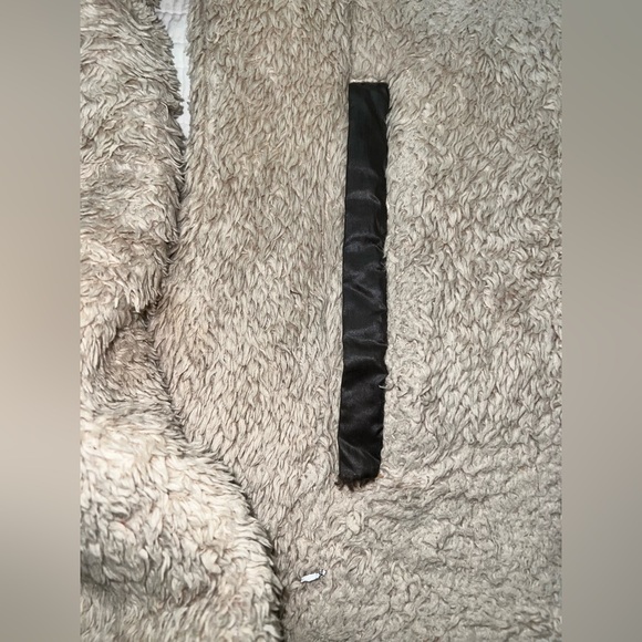 Patagonia Women's Tan Teddy Jacket - Picture 4 of 8